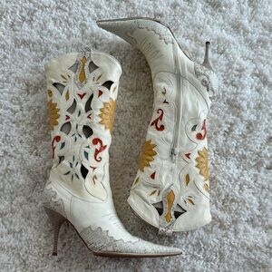 Bata White cutout Women's Boots